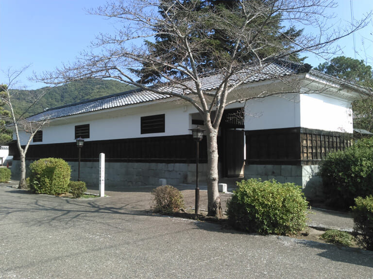 旧吉川邸厩門
