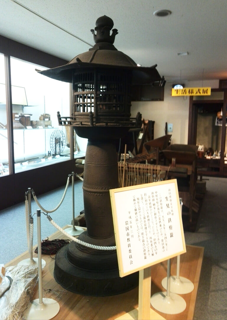 生見の鉄燈籠